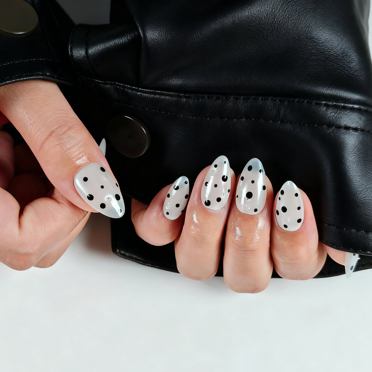 Naivelle Press On Nails Short White-Daily-S123