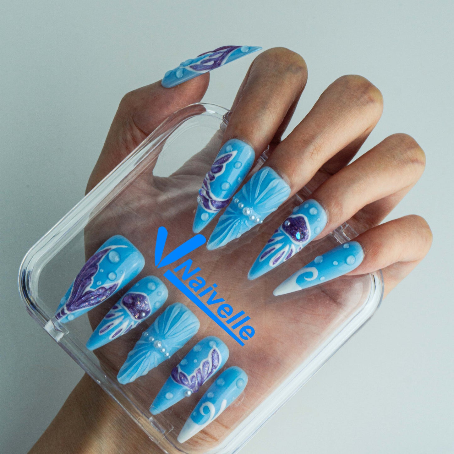 Naivelle_Press_On_Nails_Long_Blue-Summer-A2184_Hands-on