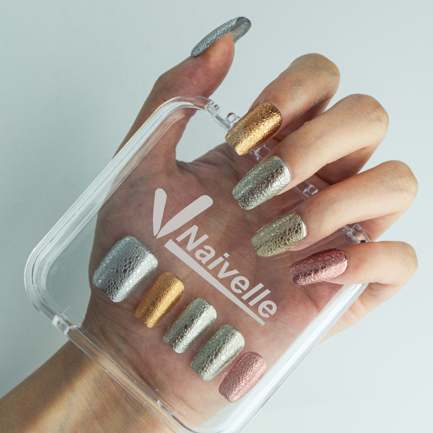 Naivelle_Press_On_Nails_Middle_Color-Everyday_style-A334_Hands-on