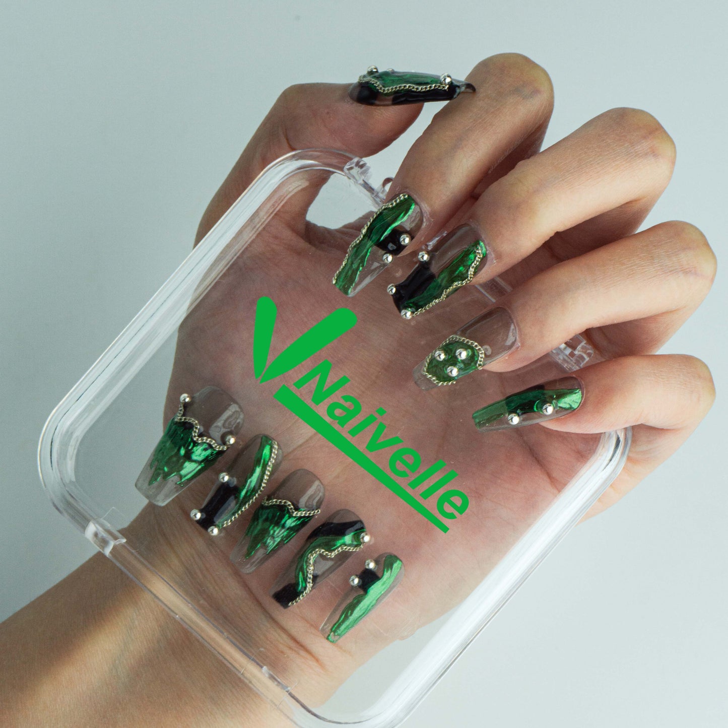 Naivelle_Press_On_Nails_Middle_Green-3D_Nailart-A376_Hands-on