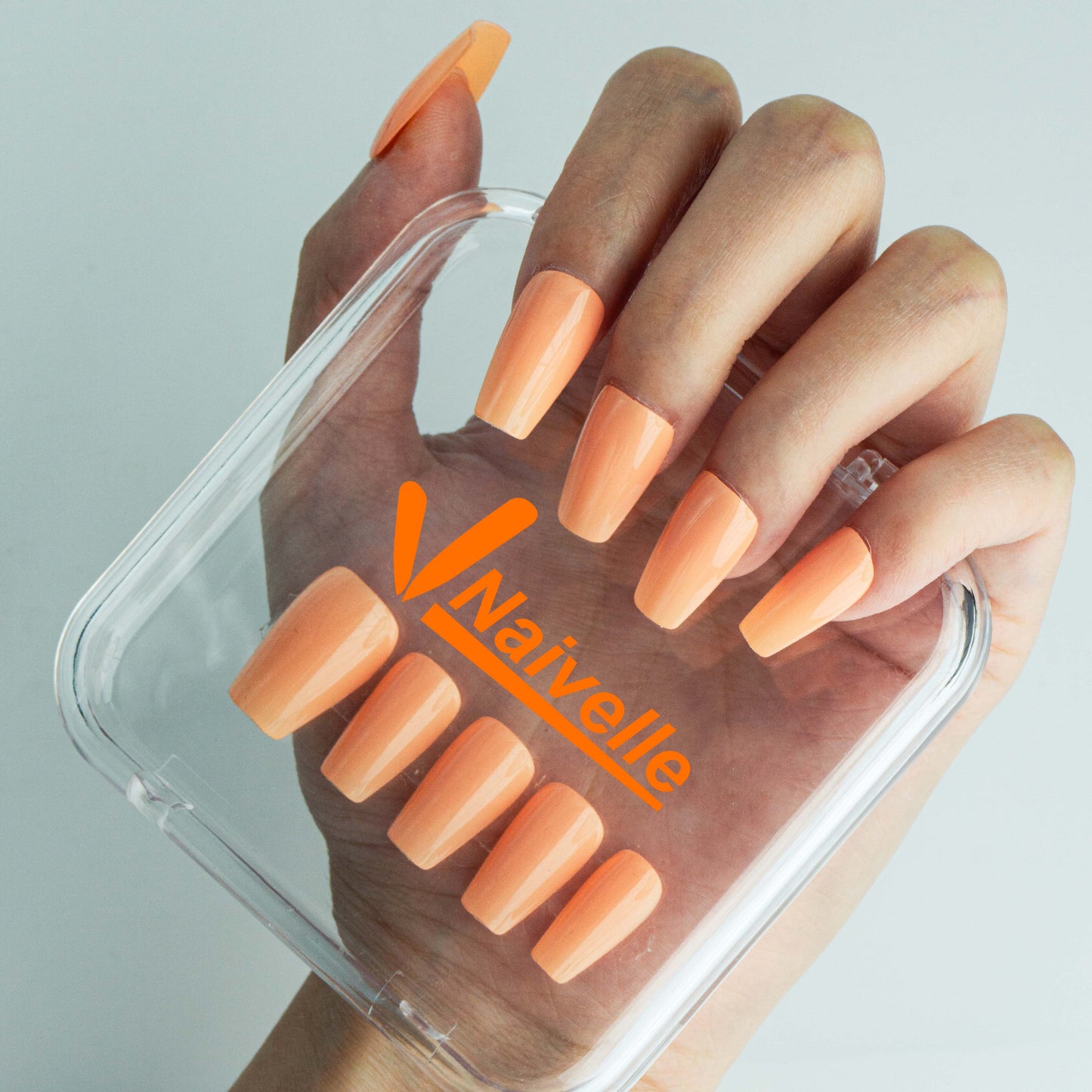 Naivelle_Press_On_Nails_Middle_Orange_-Everyday_style-Z18_Hands-on