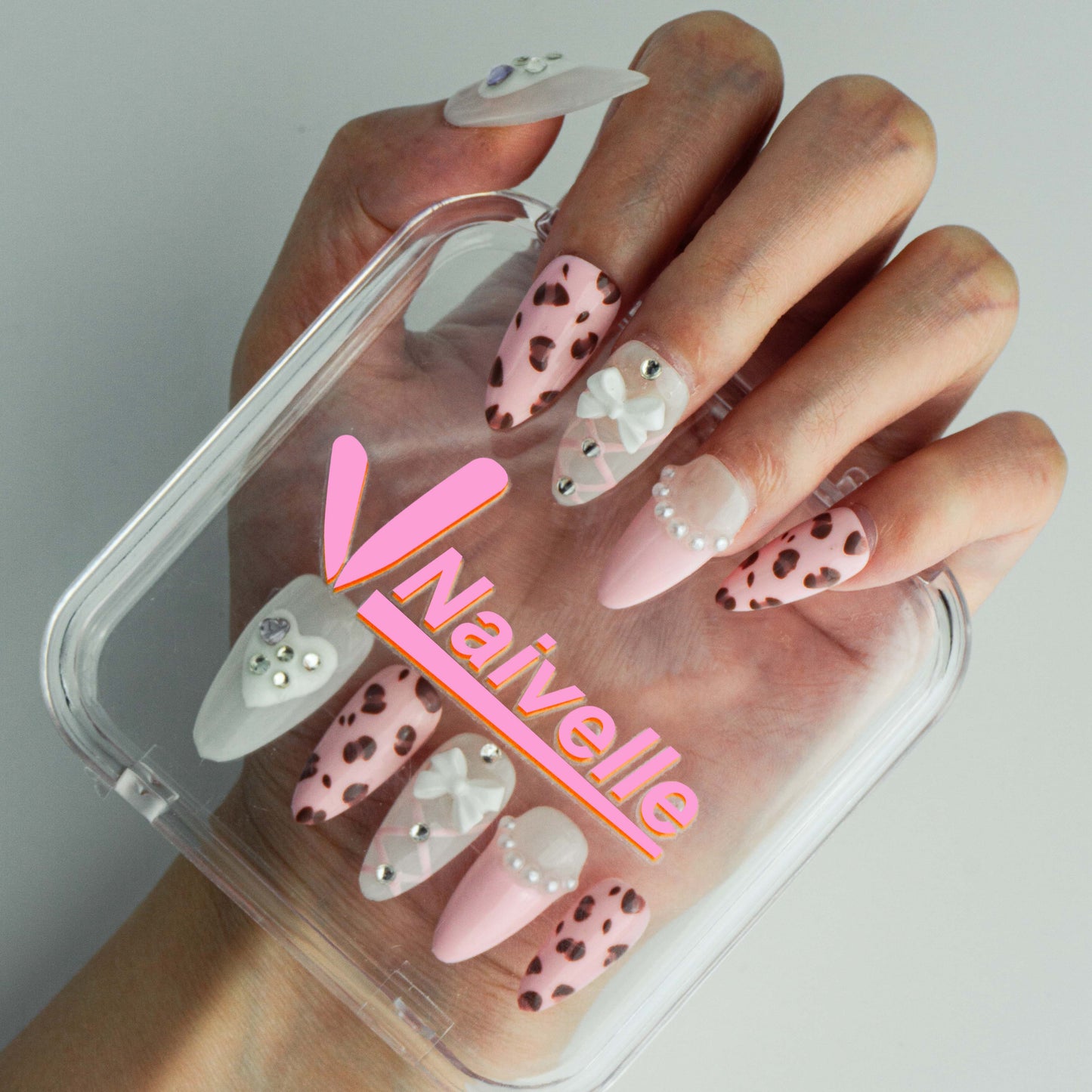 Naivelle_Press_On_Nails_Middle_Pink-Dating-A384_Hands-on