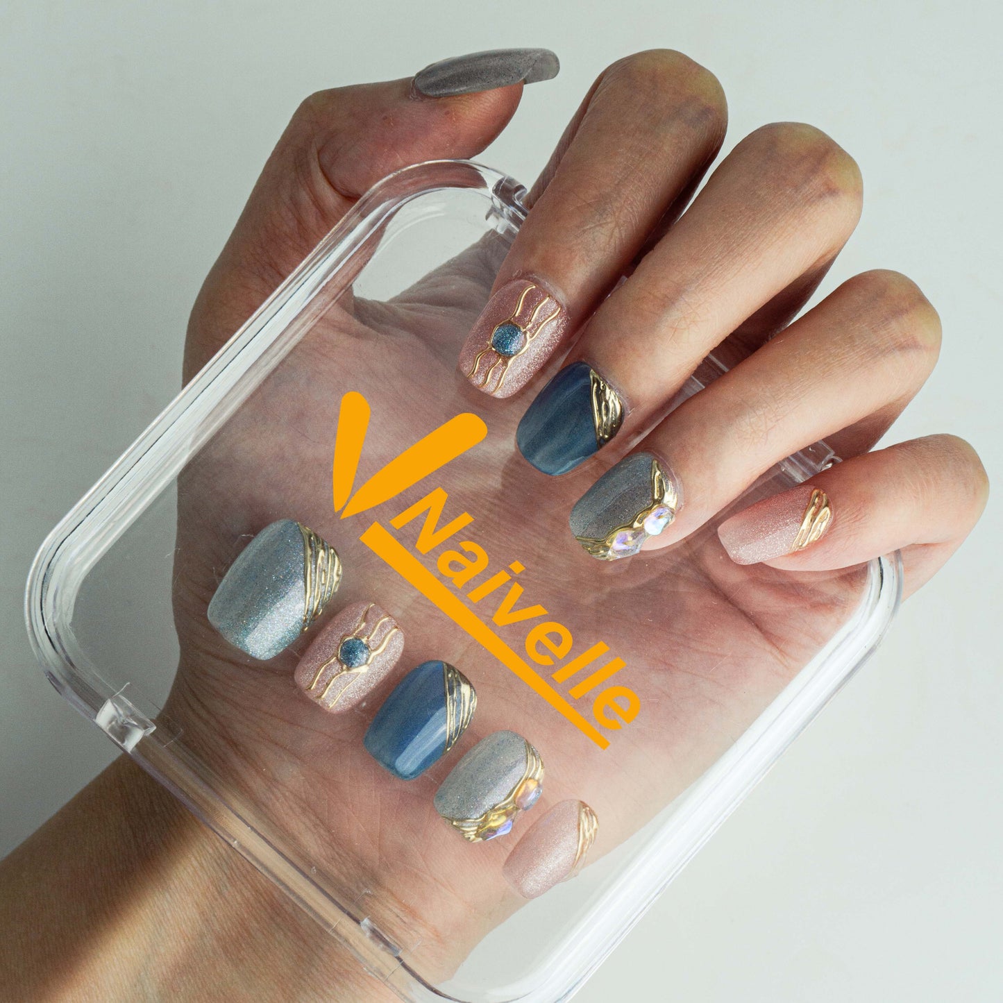 Naivelle_Press_On_Nails_Short_Color-Summer-A432_Hands-on