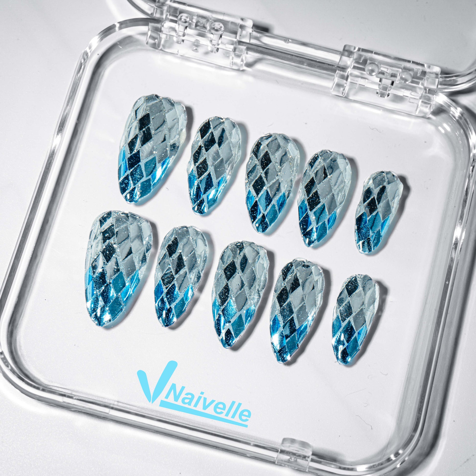 Naivelle_Press_On_Nails_Middle_Blue-Winter_3D_Nailart-A622