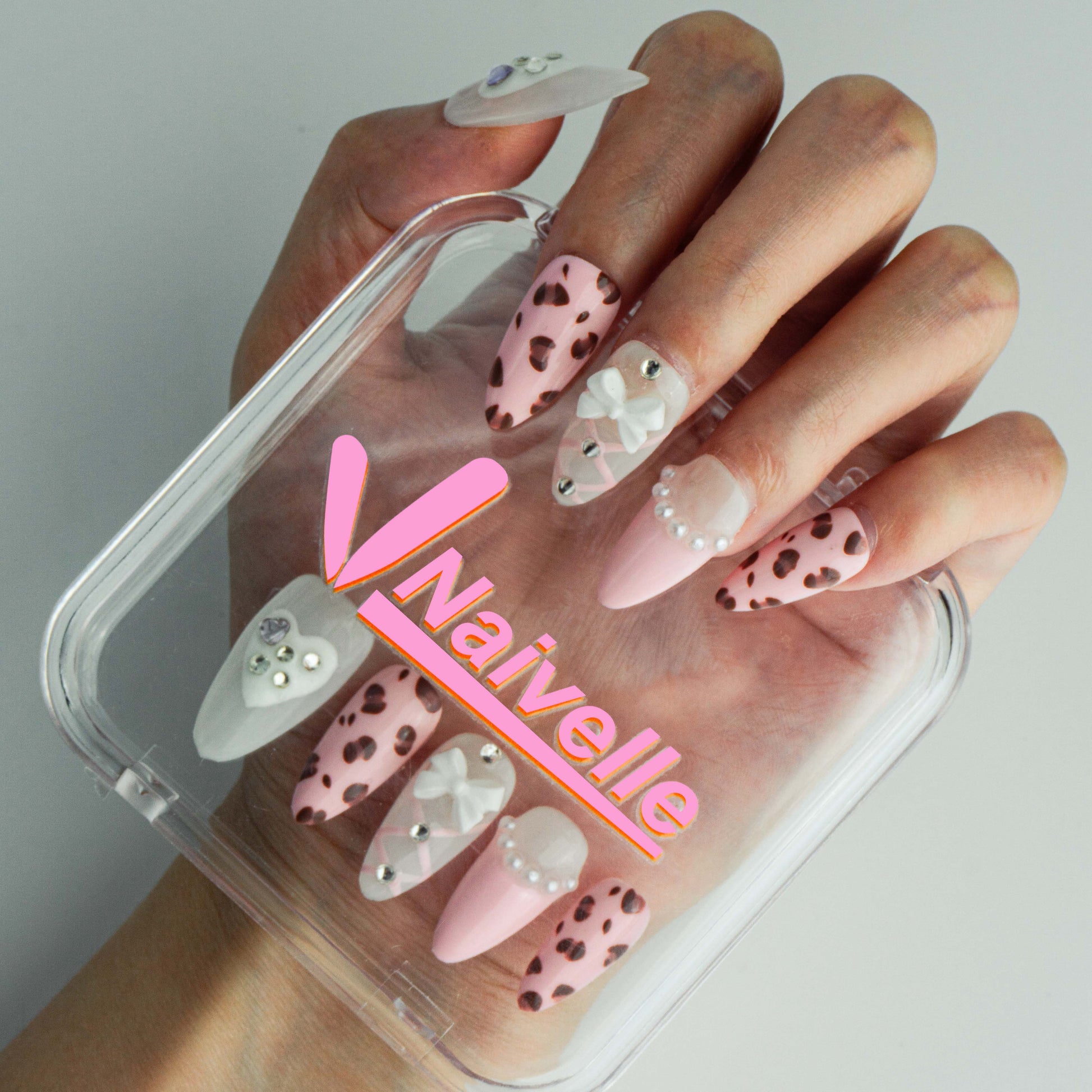 Naivelle_Press_On_Nails_Middle_Pink-Dating-A384_Hands-on